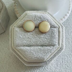 Circle minimalist studs